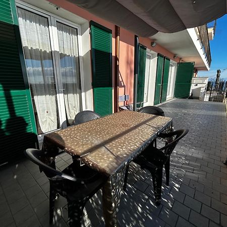 Casa Serge Vista Mare Con Ampio Terrazzo Privato Bergeggi Exteriér fotografie