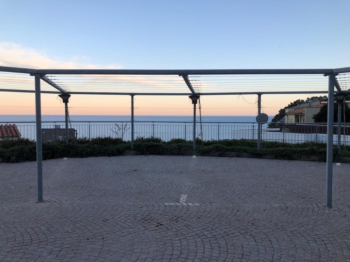 Casa Serge Vista Mare Con Ampio Terrazzo Privato Bergeggi Exteriér fotografie
