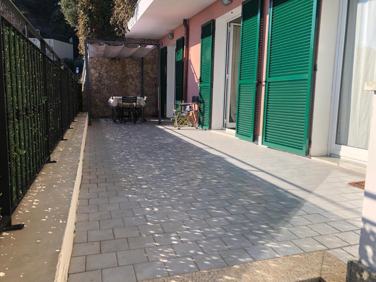Casa Serge Vista Mare Con Ampio Terrazzo Privato Bergeggi Exteriér fotografie